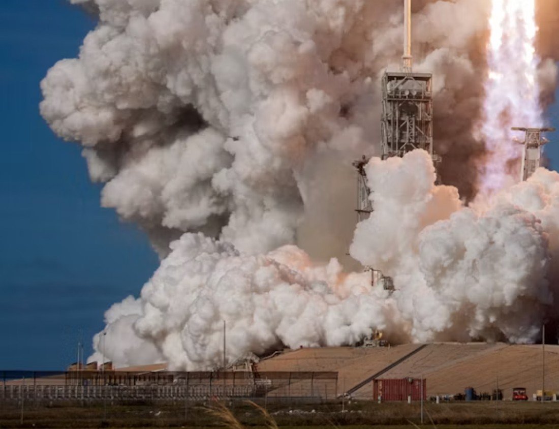 Launch pad structure and exhaust plume moments after liftoff